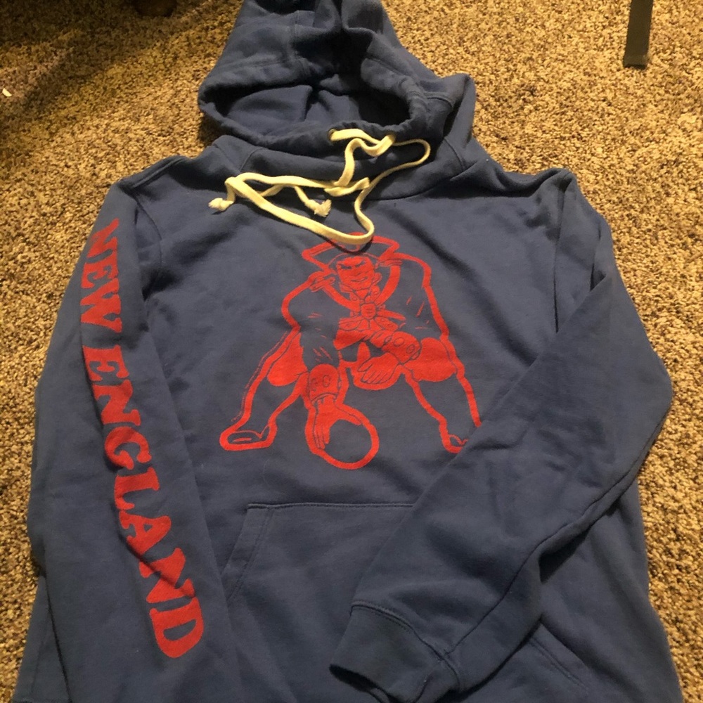 Super cute New England cow neck hoodie!